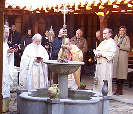 Bénédiction des eaux de la fontaine du patio